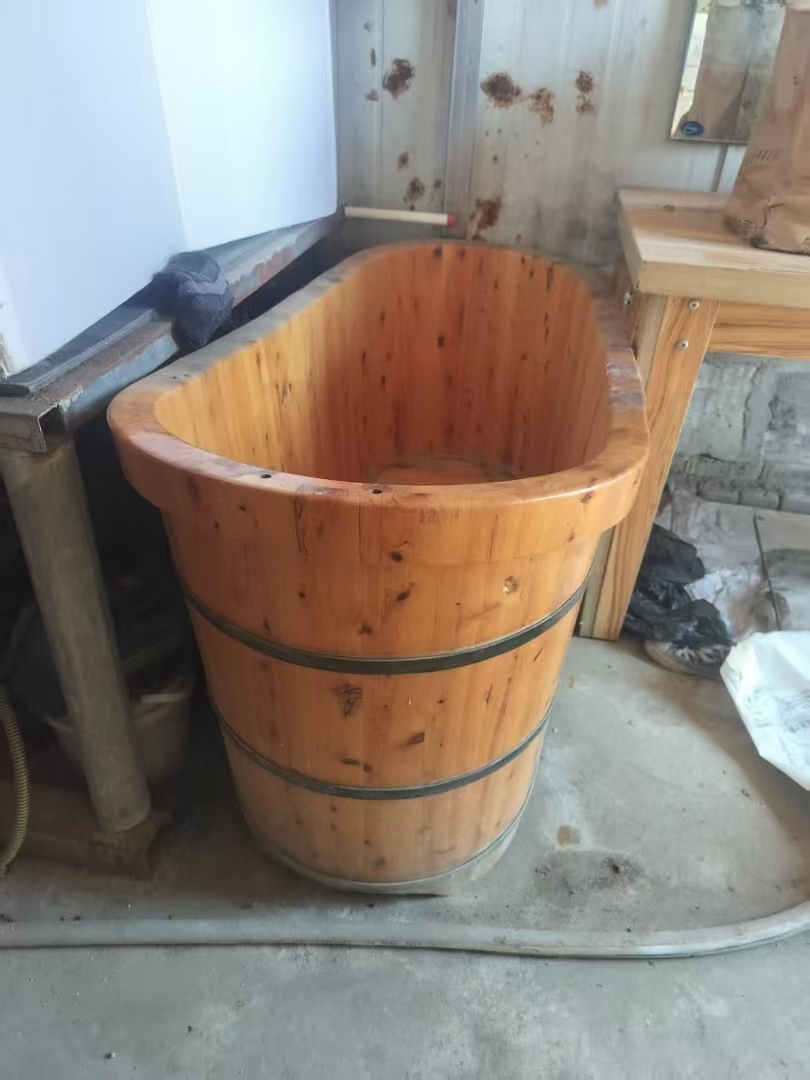 给装发一下，闲置物品木浴桶，150元，自提